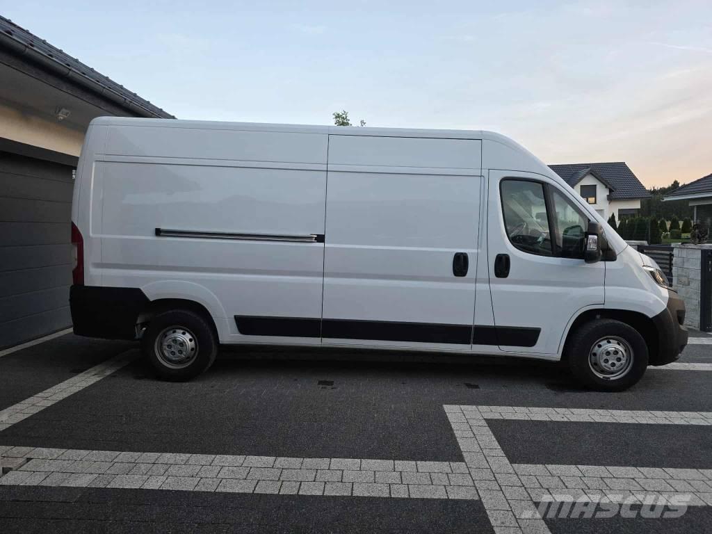 Opel Movano شاحنة مقفلة