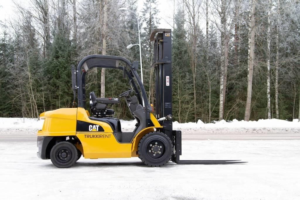 CAT DP 35 N شاحنات الديزل