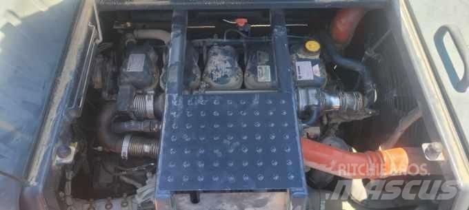 Doosan DX 300 LC-5 حفارات زحافة