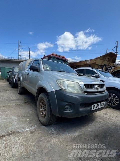 Toyota Hilux شاحنات خفيفة/مفصلية الجوانب