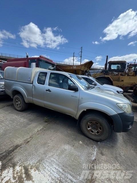 Toyota Hilux شاحنات خفيفة/مفصلية الجوانب