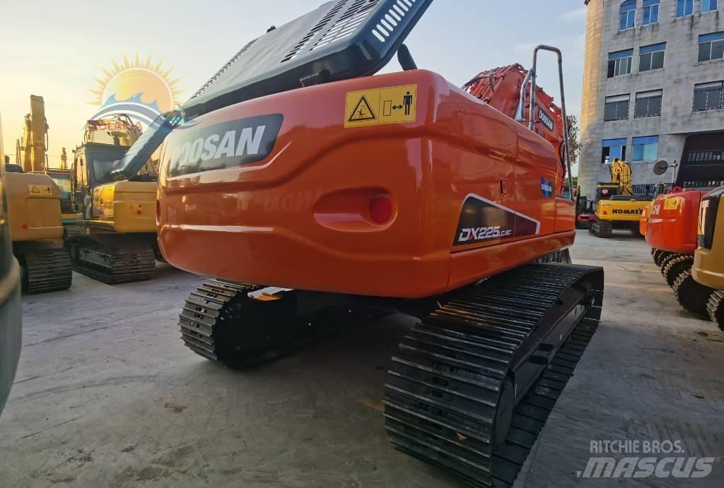 Doosan DX 225 حفارات زحافة