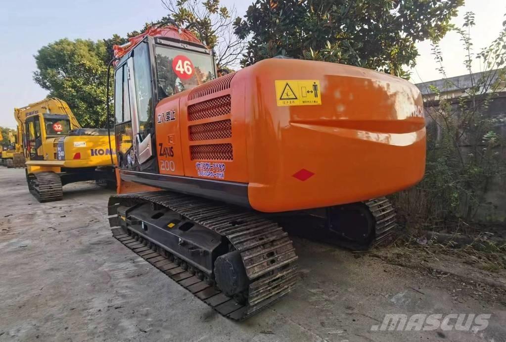 Hitachi ZX 200 حفارات زحافة