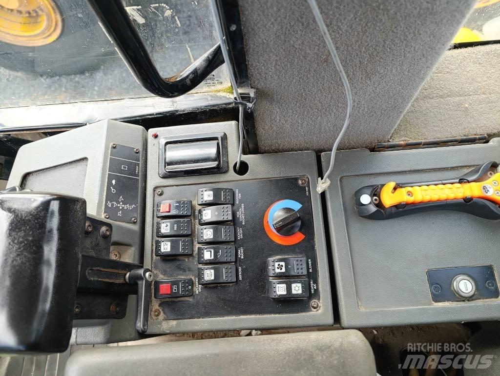 CAT 930 G لوادر بعجل