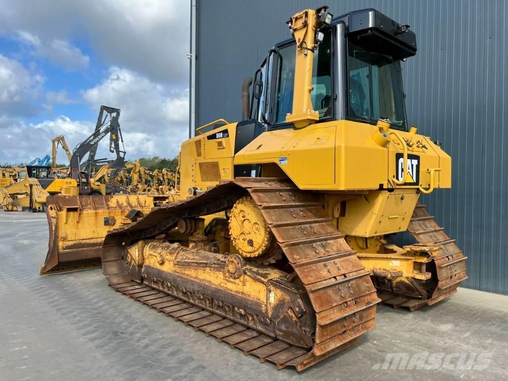 CAT D6N LGP بلدوزرات مجنزرة