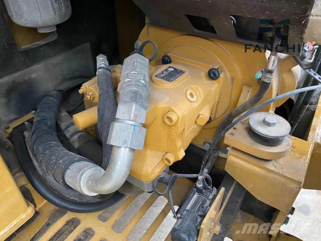 CAT 305.5E2 حفارات زحافة