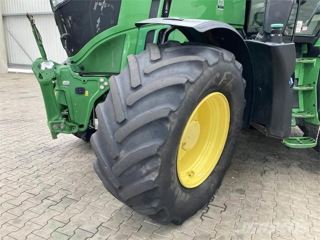 John Deere 6230R الجرارات