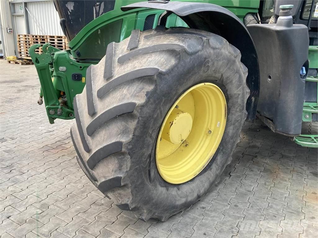 John Deere 6230R الجرارات