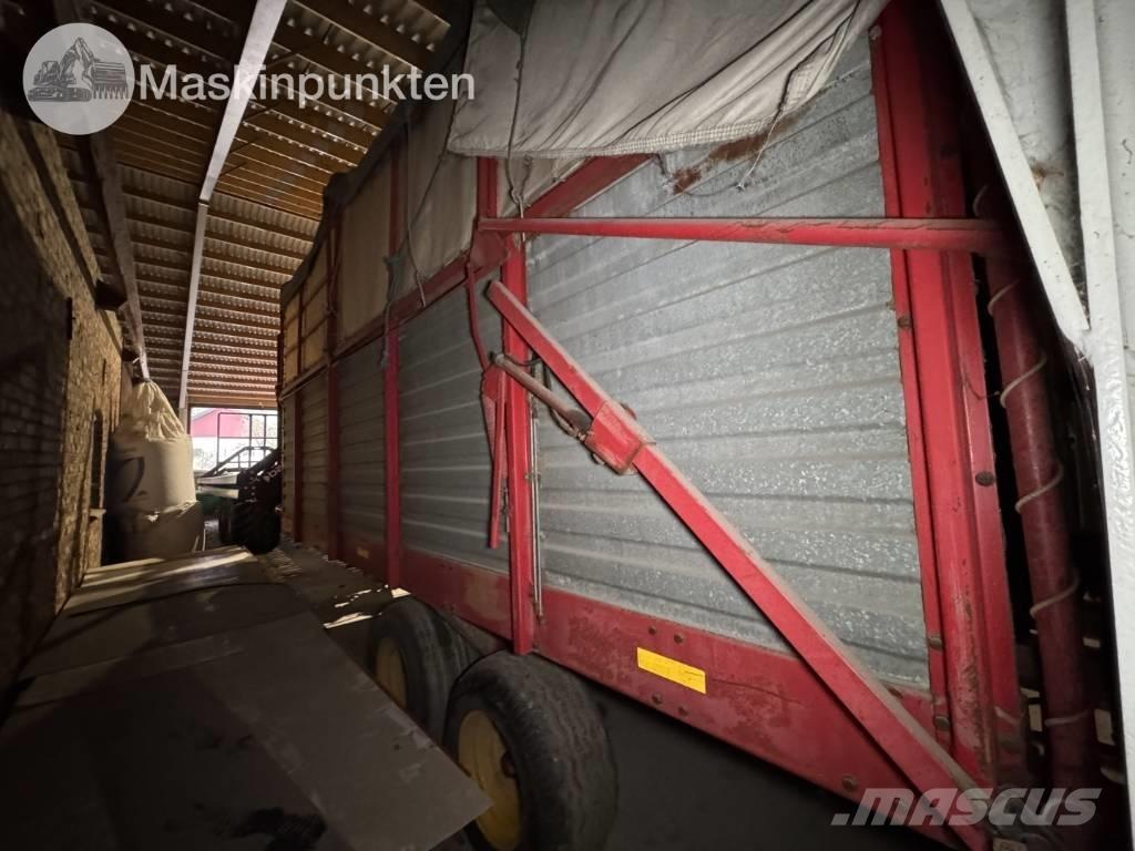 Taarup 1030 عربات الأعلاف