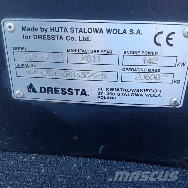 Dressta TD15M بلدوزرات مجنزرة