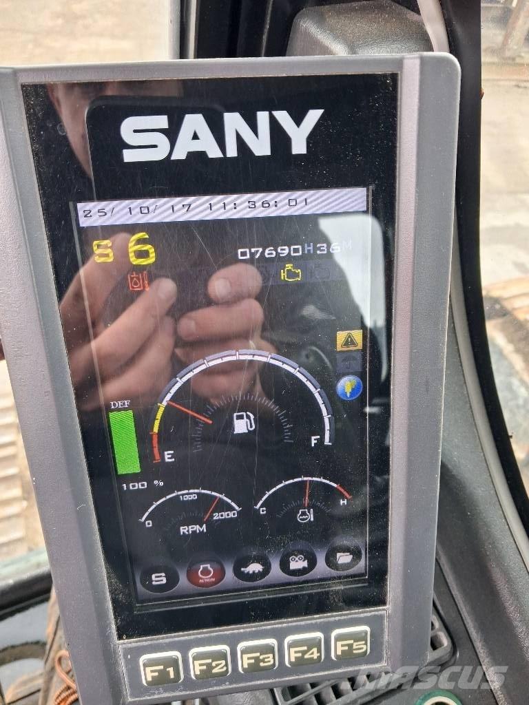 Sany SY 215 C حفارات زحافة