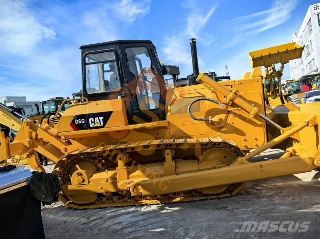 CAT D6G بلدوزرات مجنزرة