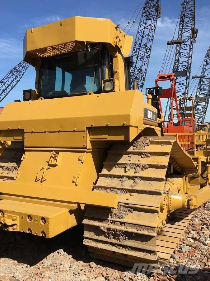 CAT D6R بلدوزرات مجنزرة