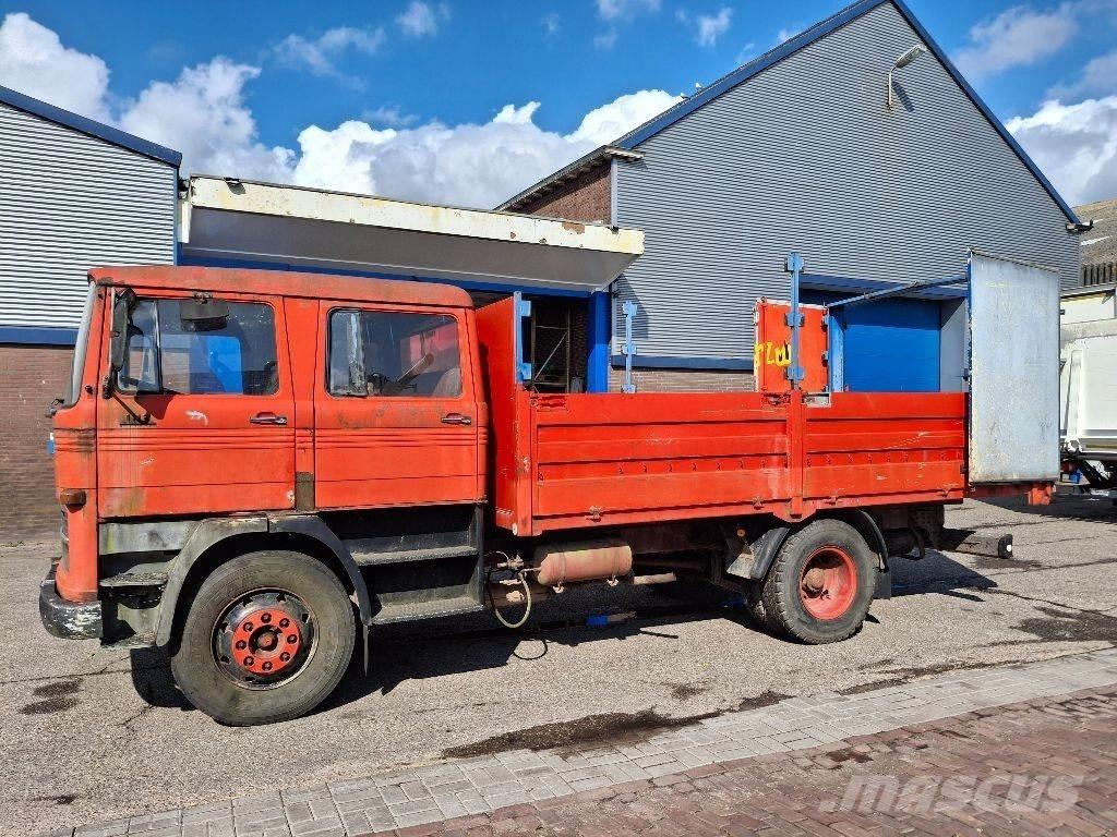 Mercedes-Benz 1113 شاحنات بمقصورة وهيكل