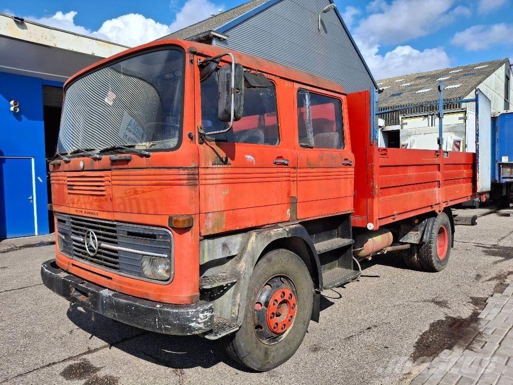 Mercedes-Benz 1113 شاحنات بمقصورة وهيكل