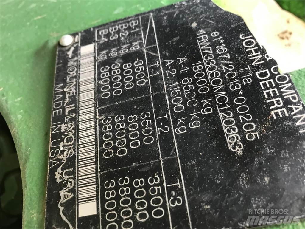John Deere 7R 330 الجرارات