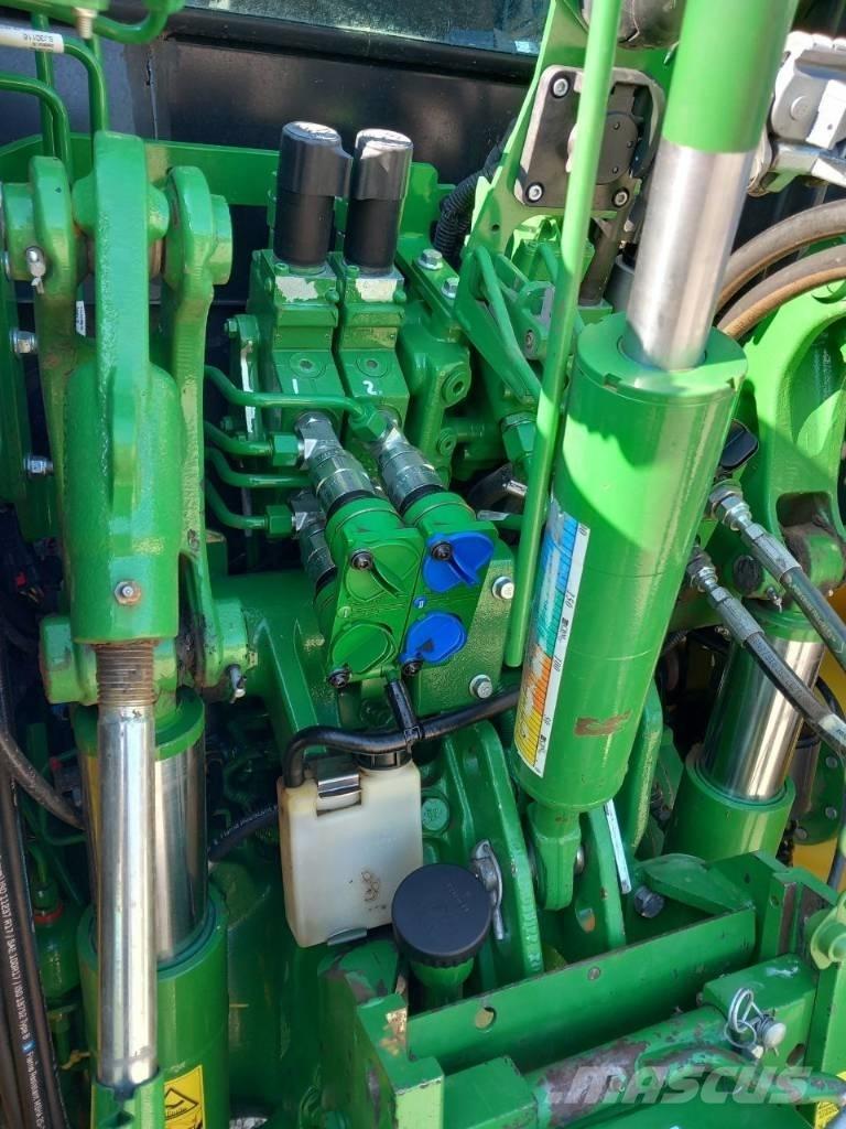 John Deere 5125 R الجرارات