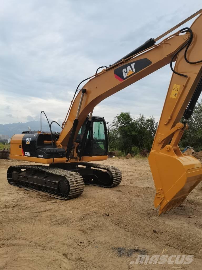 CAT 320D حفارات زحافة