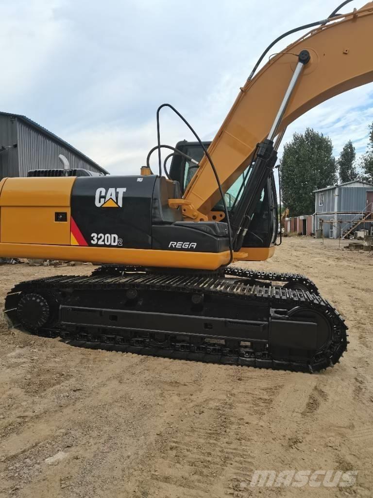 CAT 320D حفارات زحافة