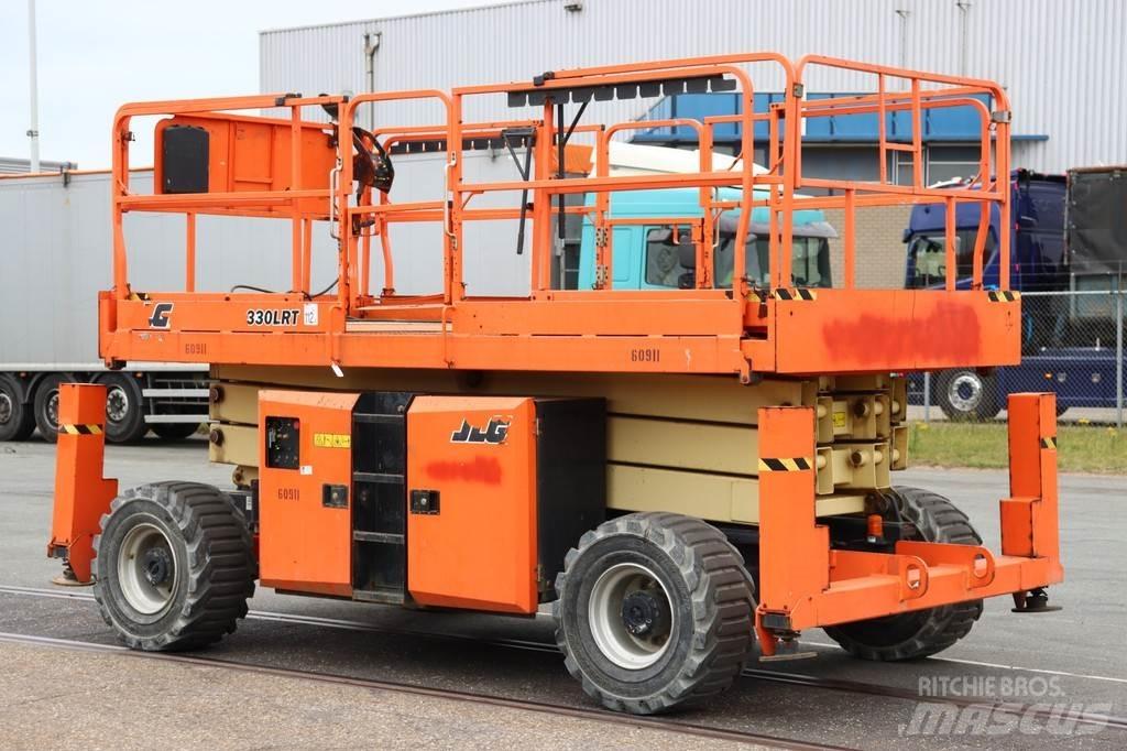 JLG 330LRT رافعات مقصية الشكل