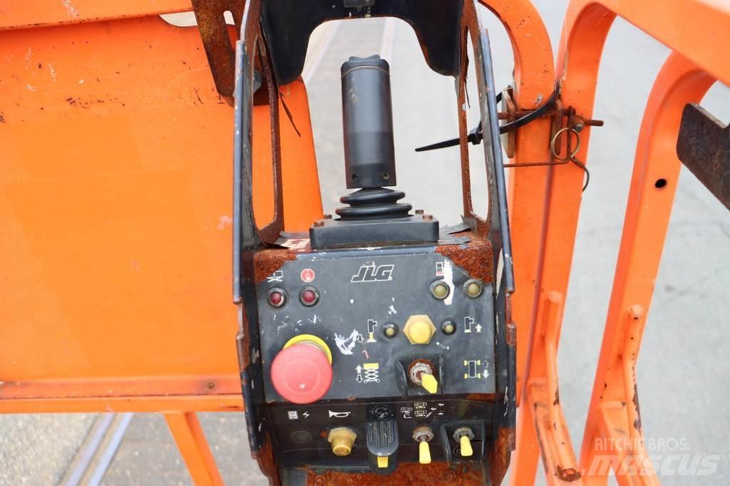 JLG 330LRT رافعات مقصية الشكل