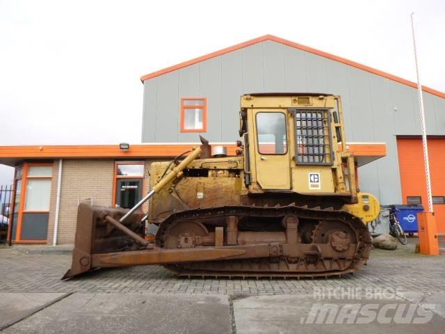 CAT D 6 D بلدوزرات مجنزرة