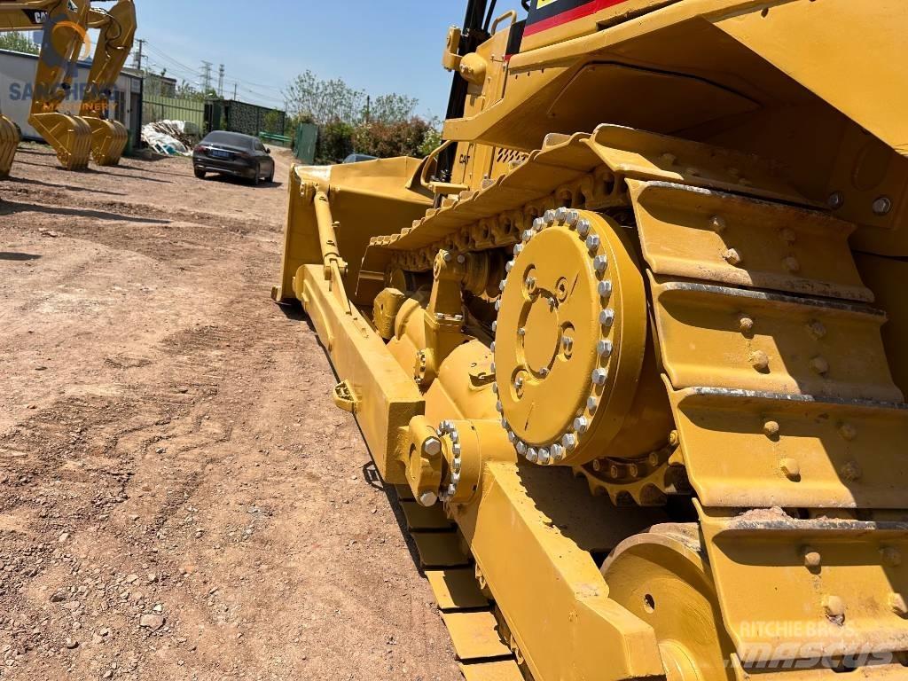 CAT D 8 R بلدوزرات مجنزرة