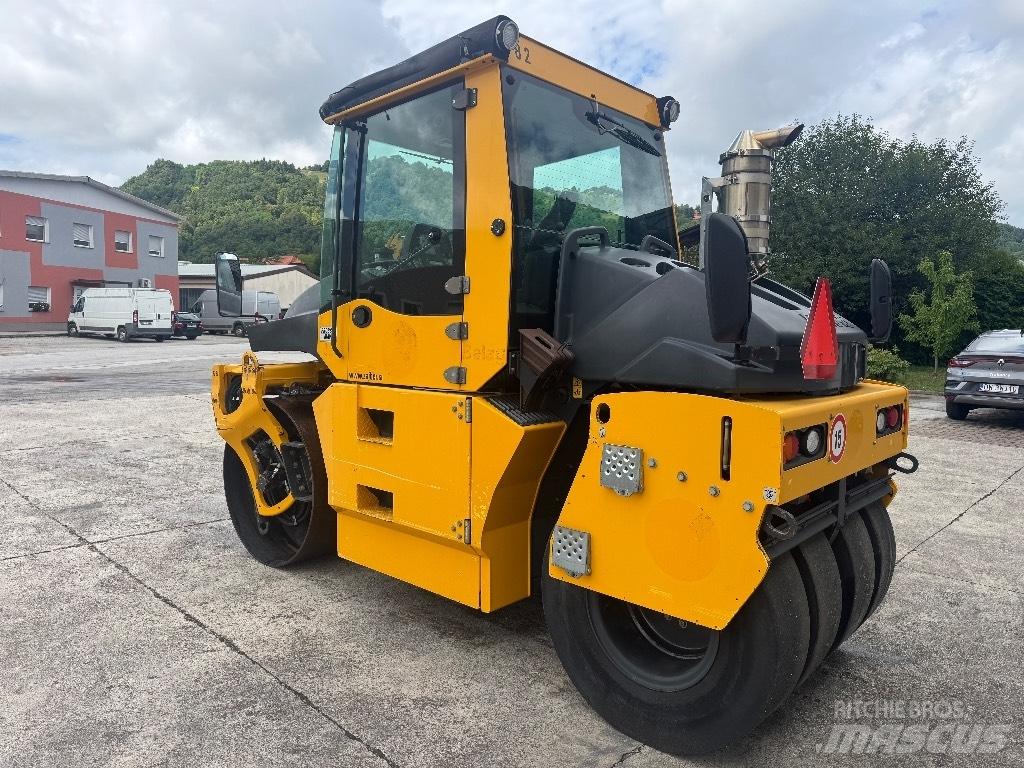 Bomag BW 154 ACP مداحل ذات إطارات هوائية