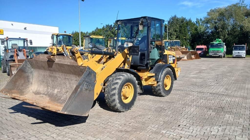 CAT 907 H 2 لوادر بعجل