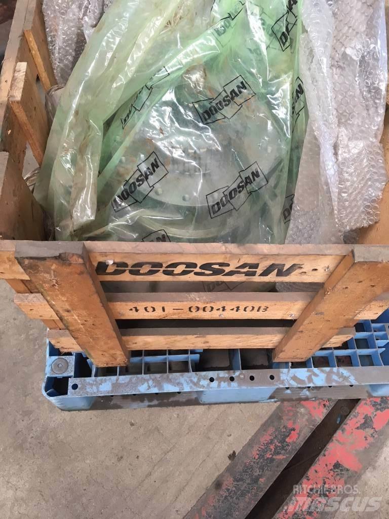 Doosan DX 300 حفارات زحافة