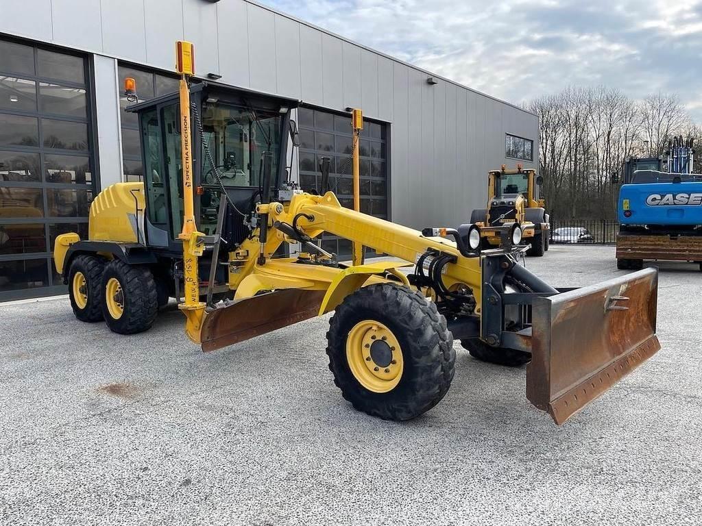 New Holland F106.6 معدات تمهيد الطرق