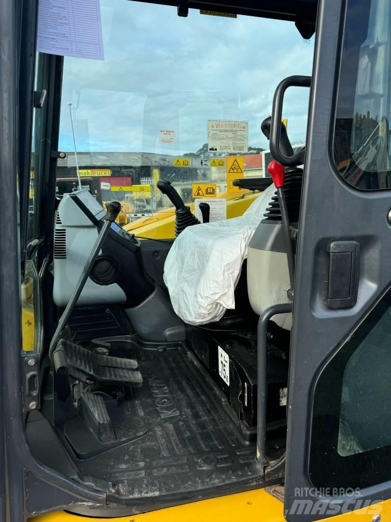 Komatsu PC 118 MR-8 حفارات زحافة