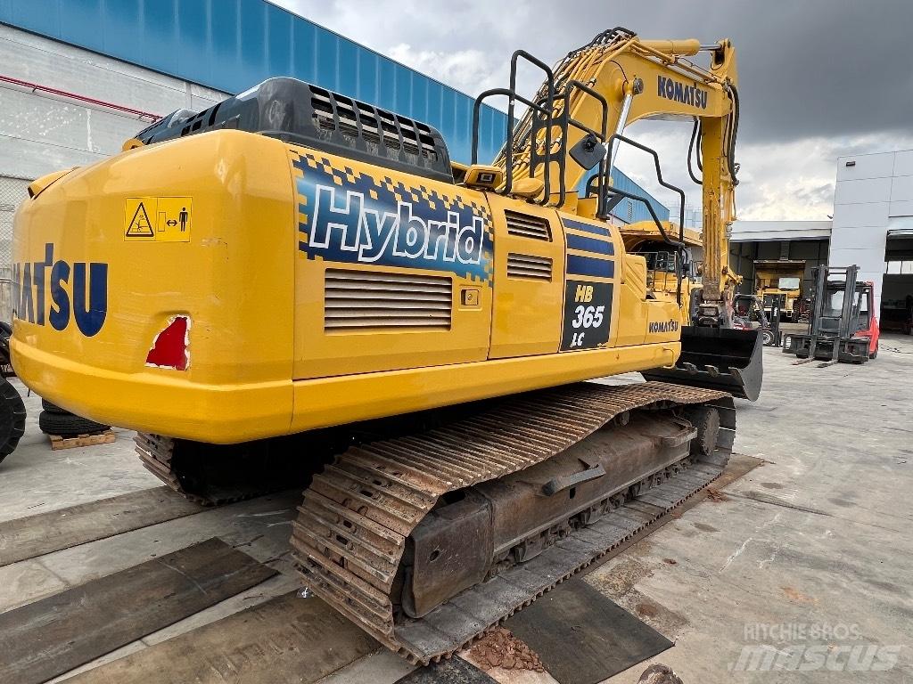 Komatsu HB365 LC-3 حفارات زحافة