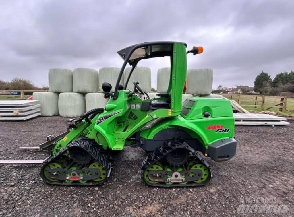 Avant 750 لوادر متعددة الأغراض