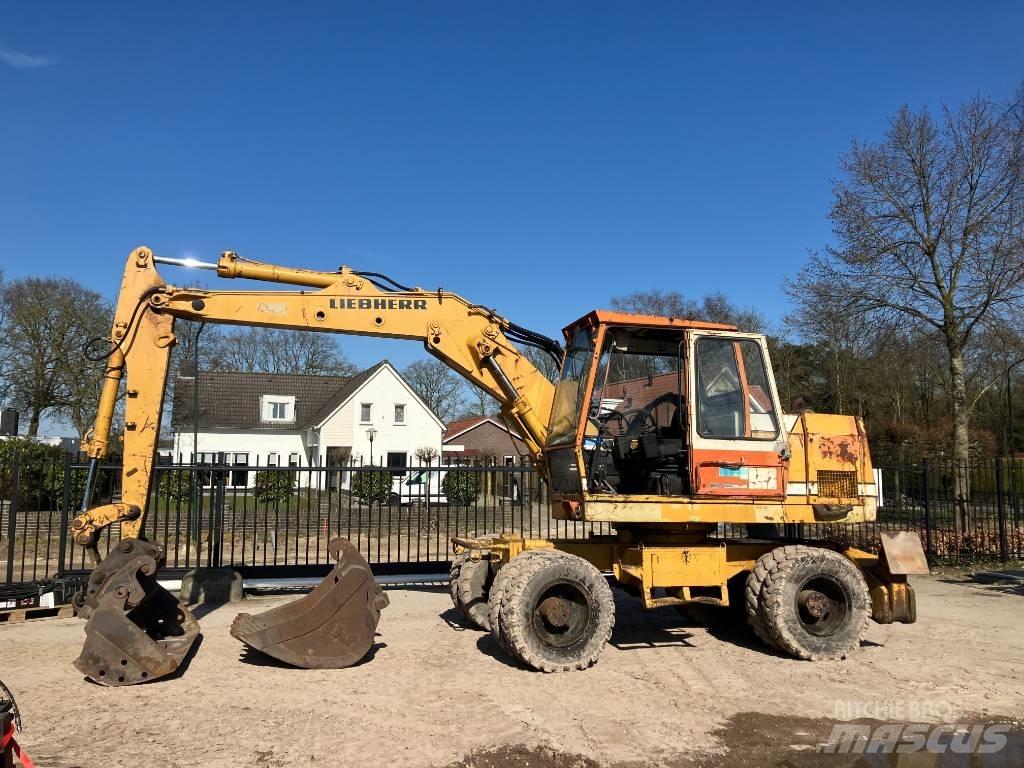 Liebherr A 900 B حفارات بعجل