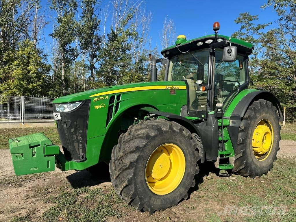 John Deere 8370 R الجرارات