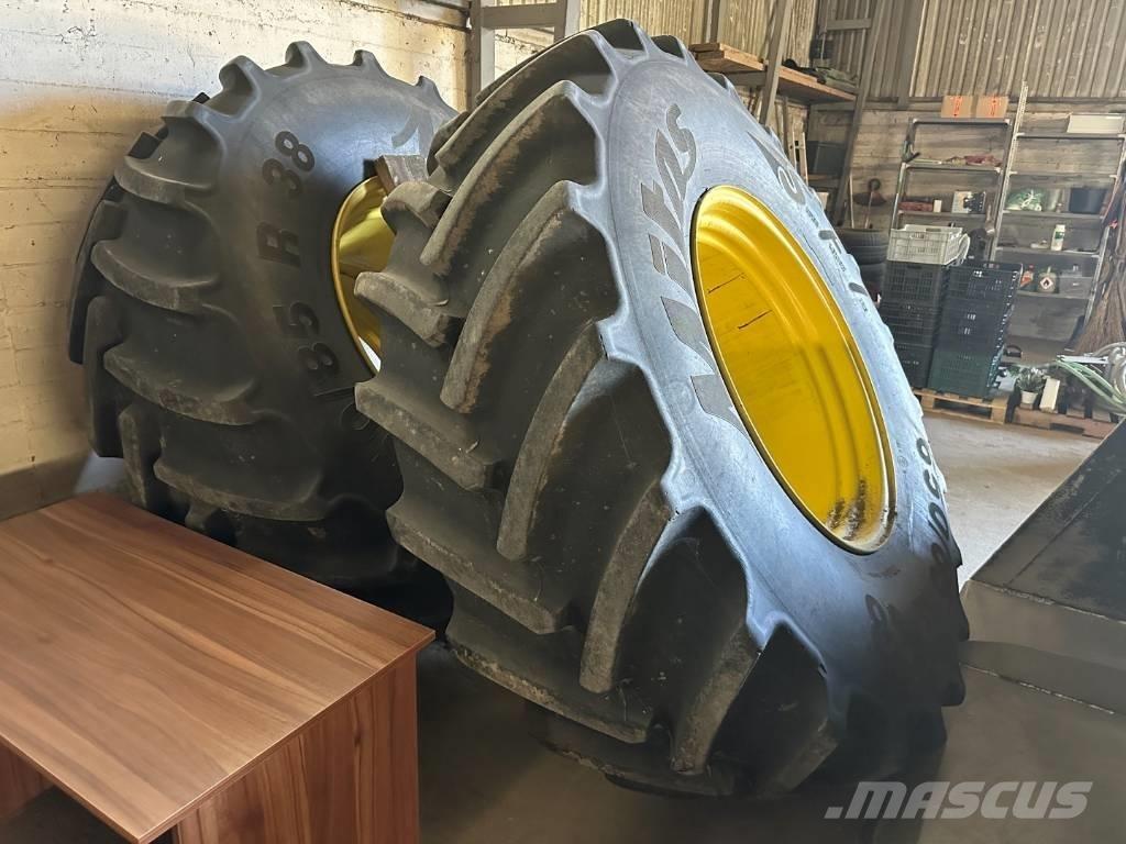 John Deere 8370 R الجرارات