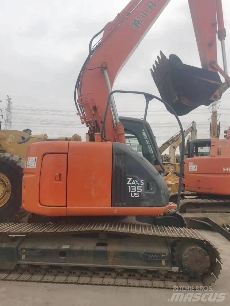 Hitachi ZX 135 us حفارات وسط 7 طن - 12 طن