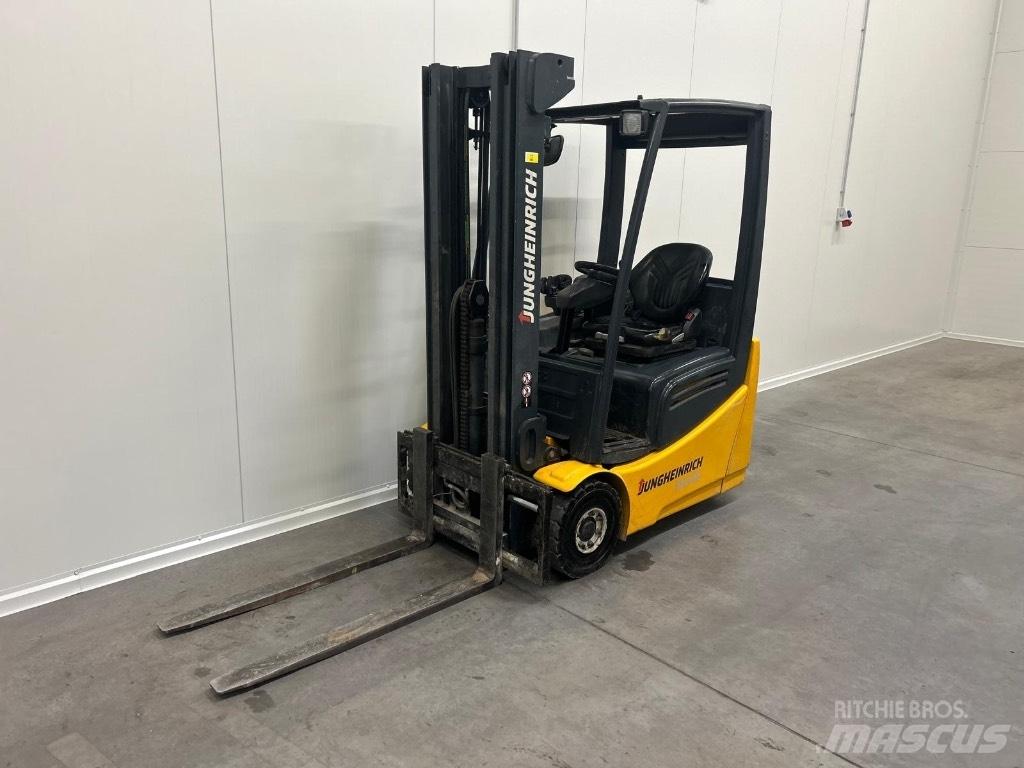 Jungheinrich EFG 215 شاحنات ذات رافعات شوكية تعمل بالكهرباء
