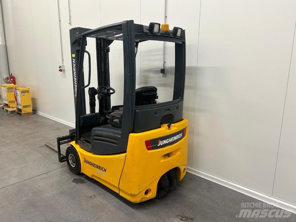 Jungheinrich EFG 215 شاحنات ذات رافعات شوكية تعمل بالكهرباء
