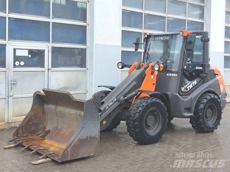 Hitachi ZW 75-6 لوادر انزلاقية التوجيه