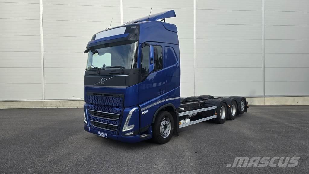Volvo FH شاحنات بمقصورة وهيكل