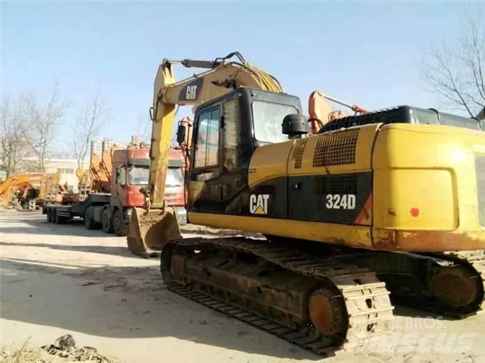 CAT 324 D2L حفارات زحافة