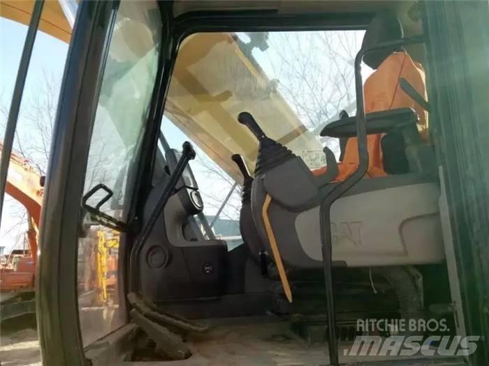 CAT 324 D2L حفارات زحافة
