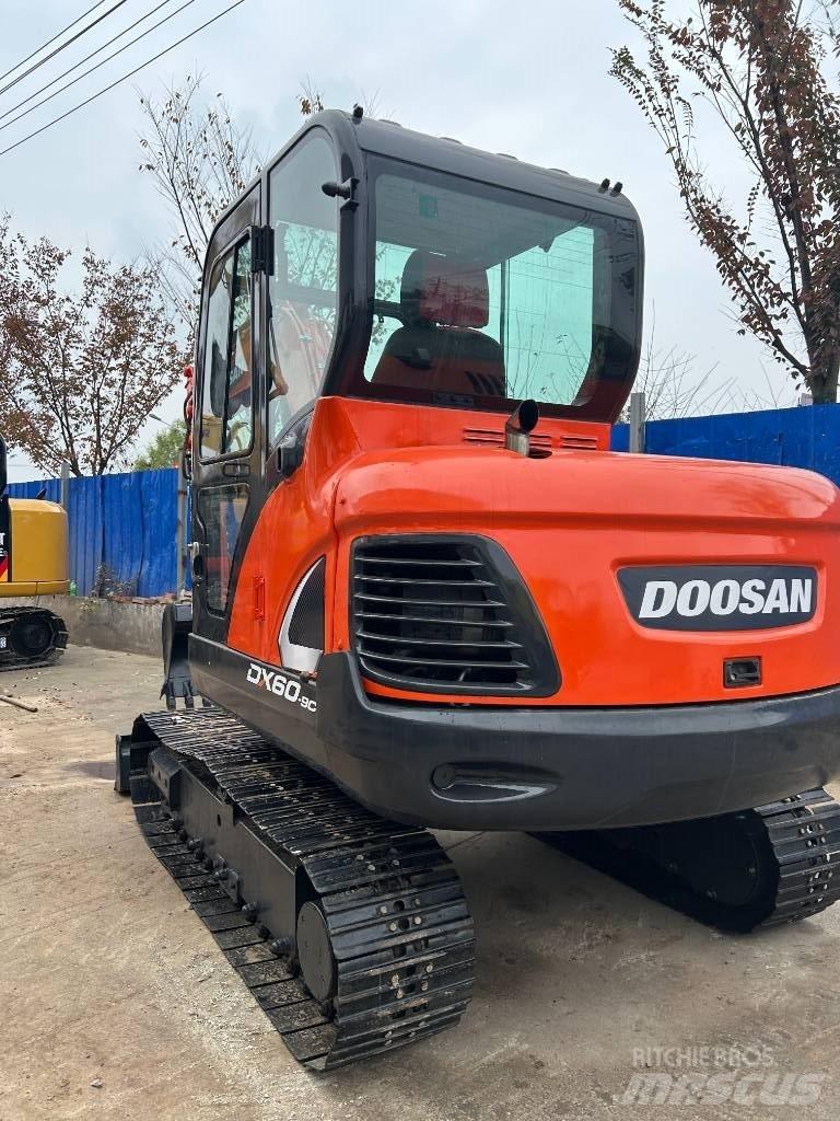 Doosan DX 60 حفارات صغيرة أقل من 7 طن (حفارات صغيرة)