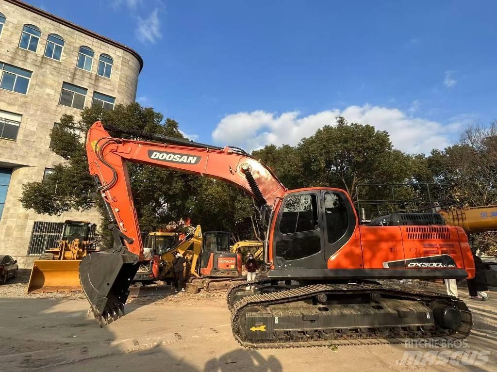 Doosan DX 300 LC حفارات زحافة