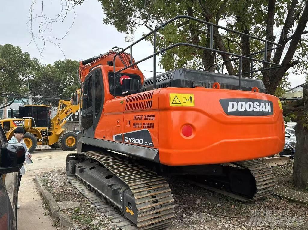 Doosan DX 300 LC حفارات زحافة