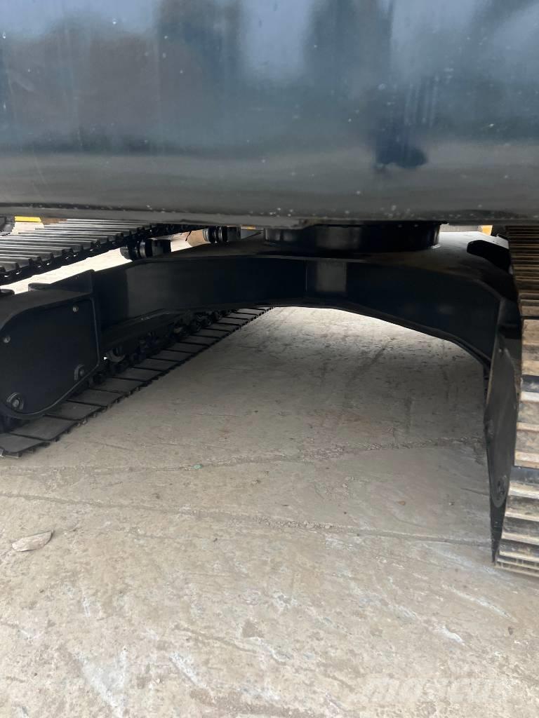 Hyundai HX 220 HD حفارات زحافة