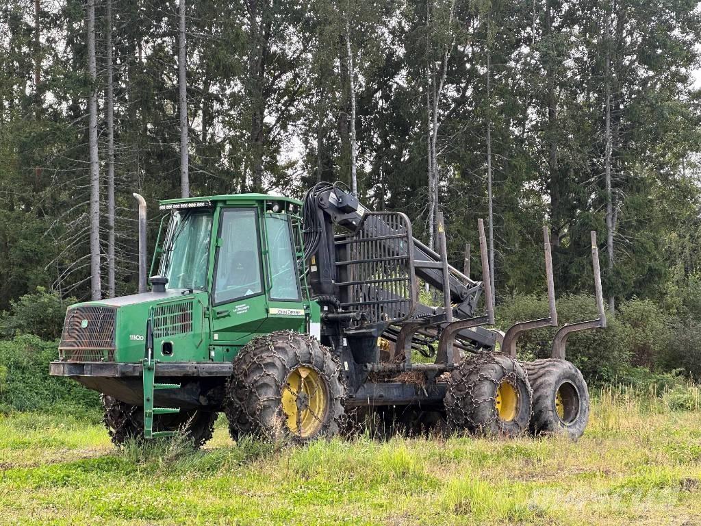 John Deere 1110 D شاحنات
