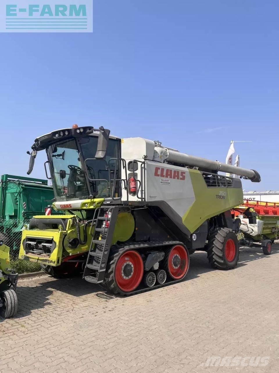 CLAAS trion 750 tt حصادات